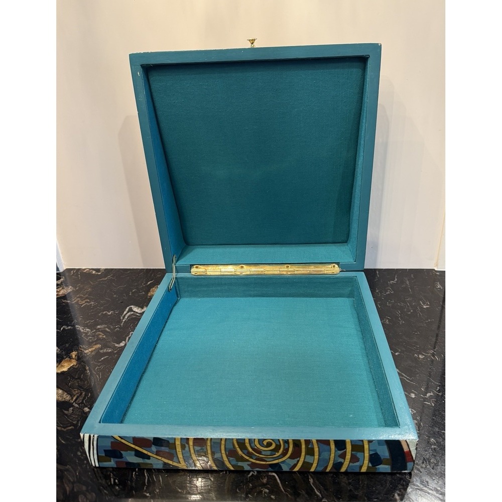 La Belle Art Decorated Lacquered Wood Box Treasure Box Hand Painted 12x12x5 1/8" - Picture 3 of 12